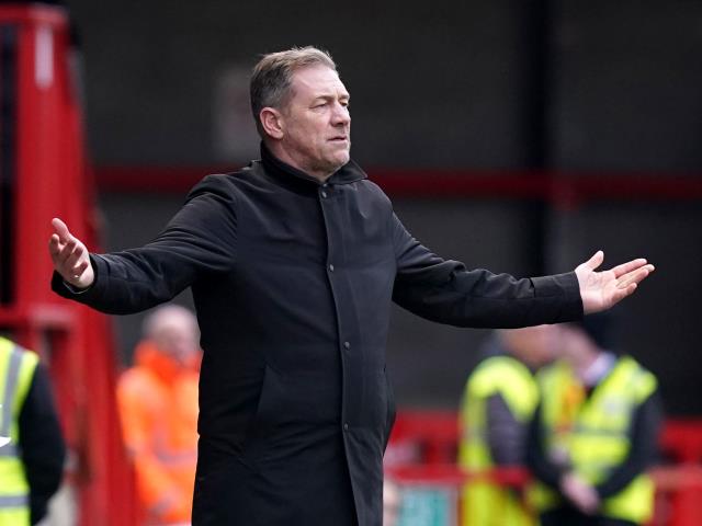 Scott Lindsey bemoans costly ‘gifts’ as Crawley beaten by Colchester