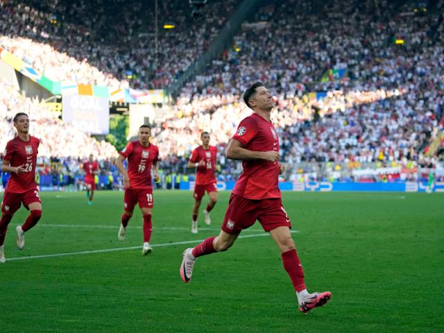 Robert Lewandowski penalty earns Poland a point as France miss out on top spot