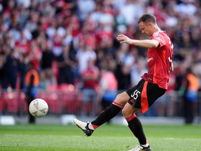 Jonny misses from the spot as City beat United to Community Shield title