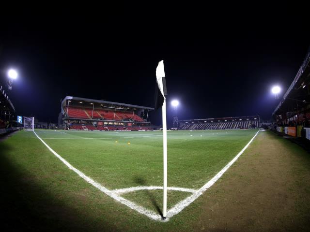 Grimsby reach Carabao Cup second round by beating Bradford on penalties