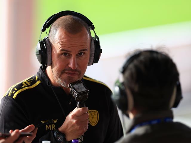 Mark Robinson apologises to Burton fans for display in loss to Reading