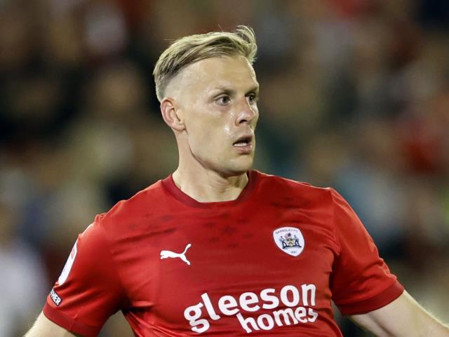 Marc Roberts nets late leveller as Barnsley draw with Wycombe