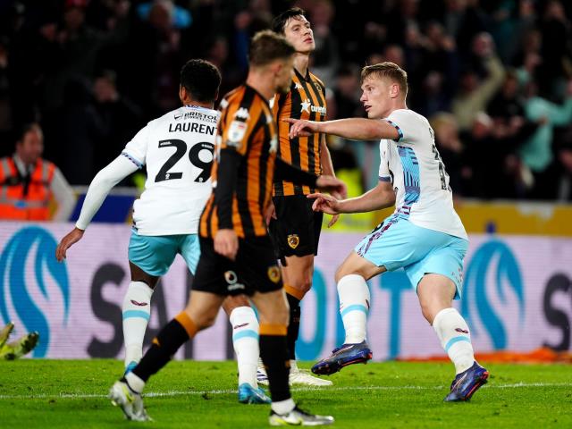 Zian Flemming rescues Burnley a point at Hull