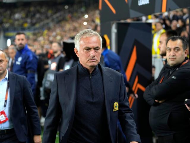 Jose Mourinho sent to the stands as Man Utd remain winless in the Europa League