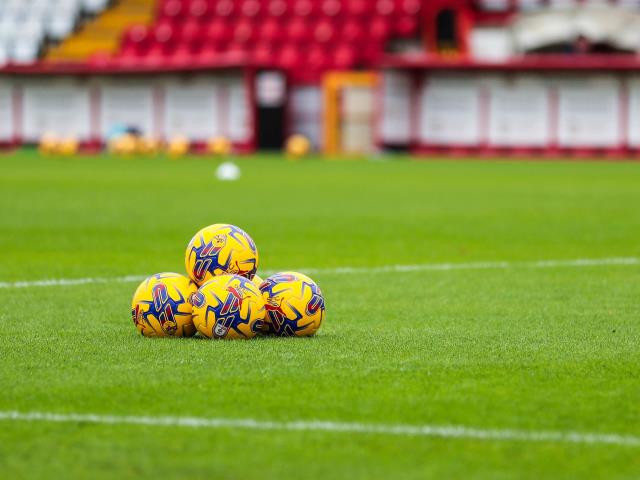 Southend see red as Yeovil snatch victory at Roots Hall