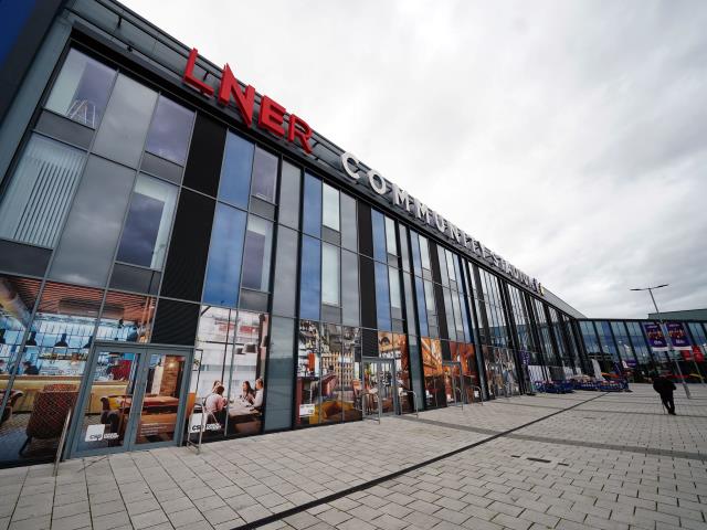 Callum Howe snatches 10-man York a point against Halifax