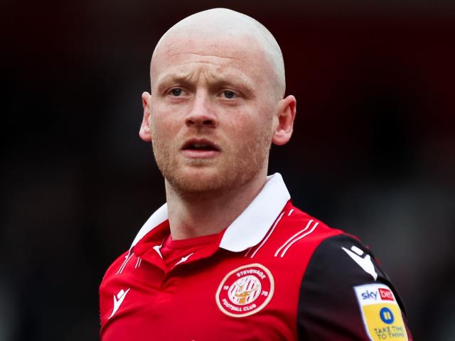 Jake Taylor on the spot to rescue a point for Eastleigh against Gateshead