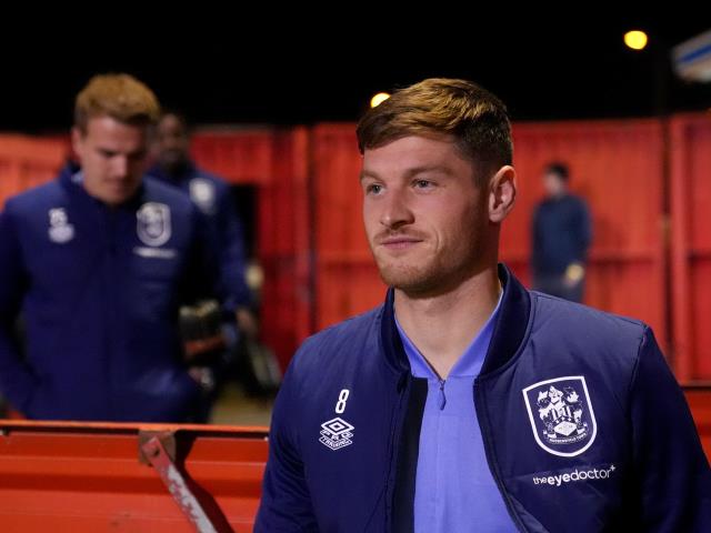 Huddersfield return to winning ways against Mansfield