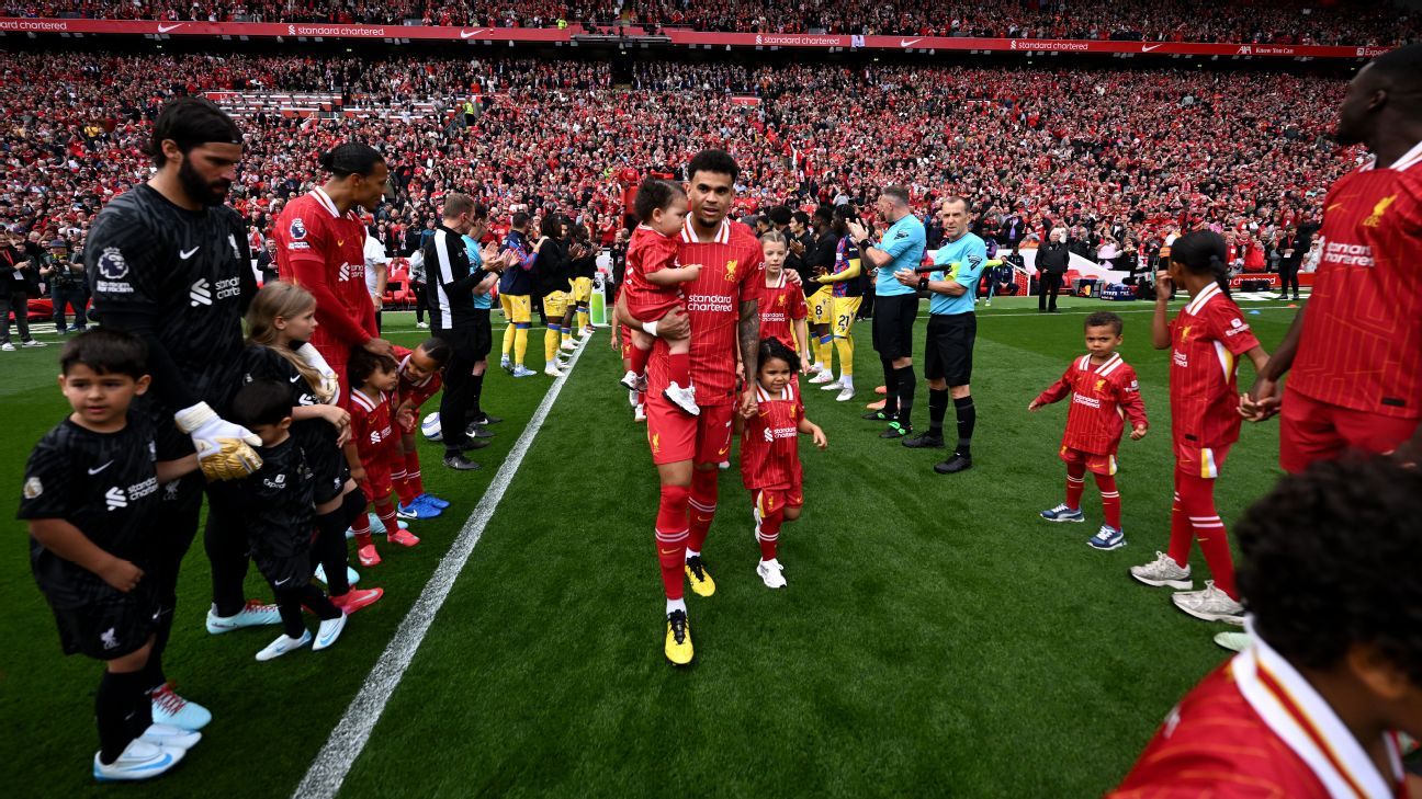 Liverpool return Crystal Palace's guard of honor tribute