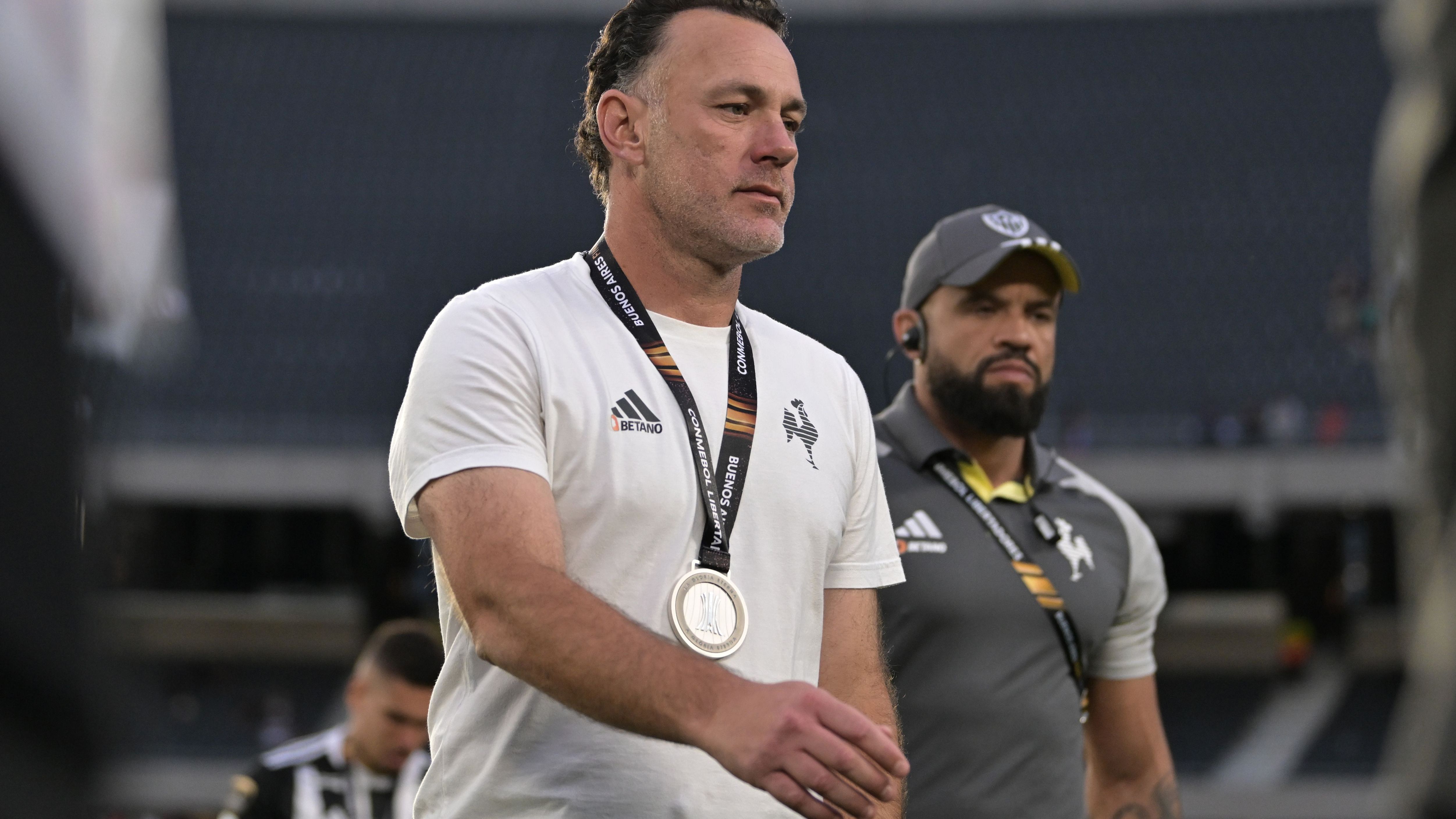 'Beginning of a beautiful journey' - Gabriel Milito arrives in Guadalajara to finalize deal as new Chivas head coach