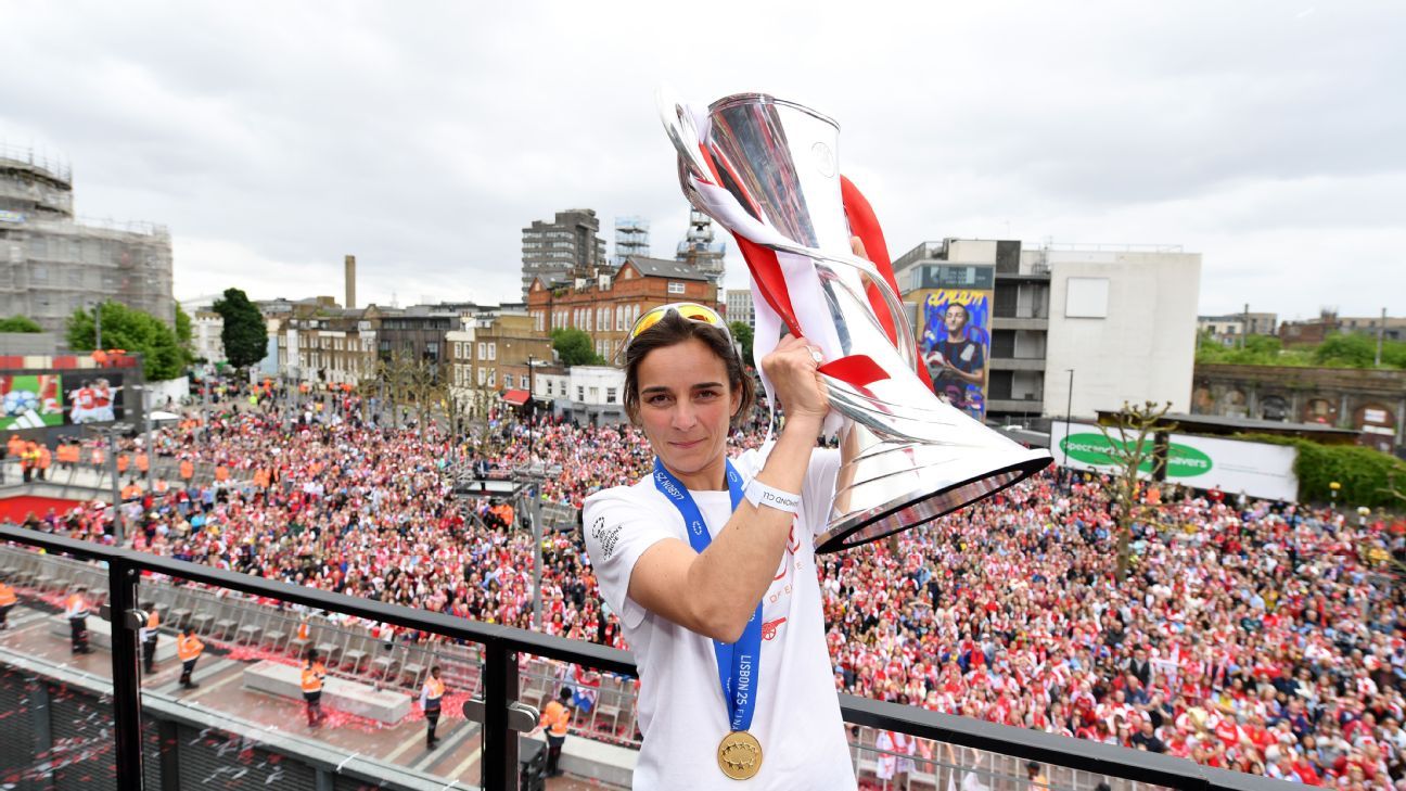 'My dreams came true': Arsenal celebrate UWCL success in style