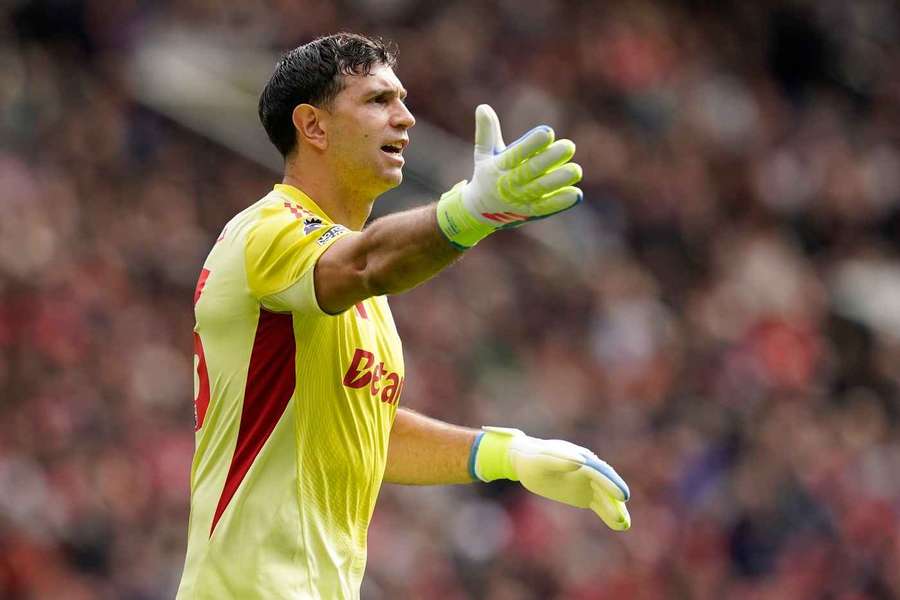 Aston Villa target €40m Emi Martinez replacement