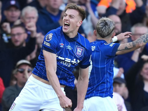 Liam Delap opts to join Chelsea over Man United with deal close - sources