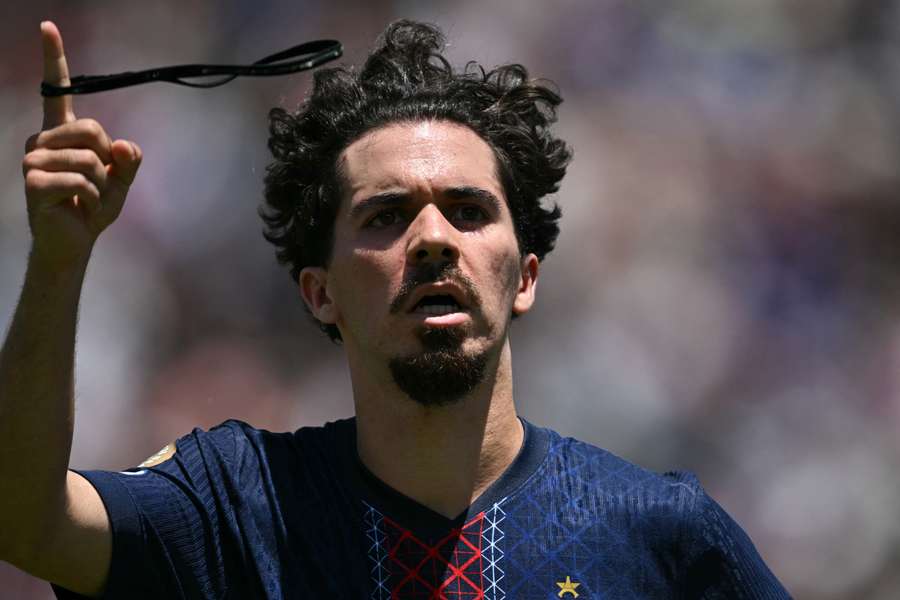 Lenglet sees red as PSG thrash wasteful Atletico in Club World Cup