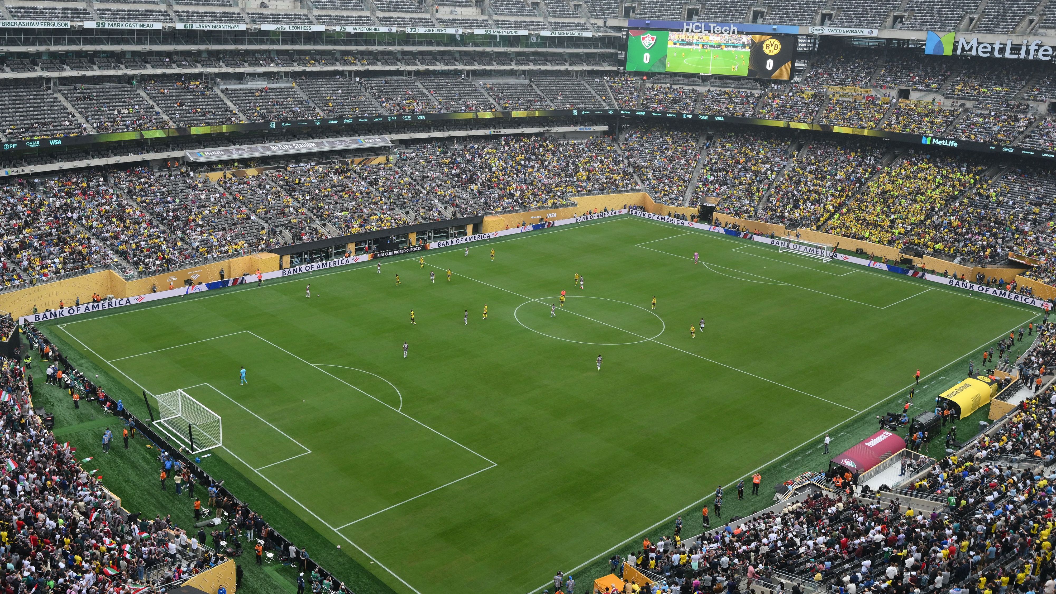 'You can feel the turf beneath it' - Borussia Dortmund's Gregor Kobel and Pascal Gross join Palmeiras' Estevao in complaints of MetLife Stadium's playing surface at Club World Cup