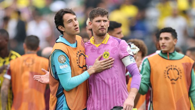 'You can feel the turf beneath it' - Borussia Dortmund's Gregor Kobel and Pascal Gross join Palmeiras' Estevao in complaints of MetLife Stadium's playing surface at Club World Cup