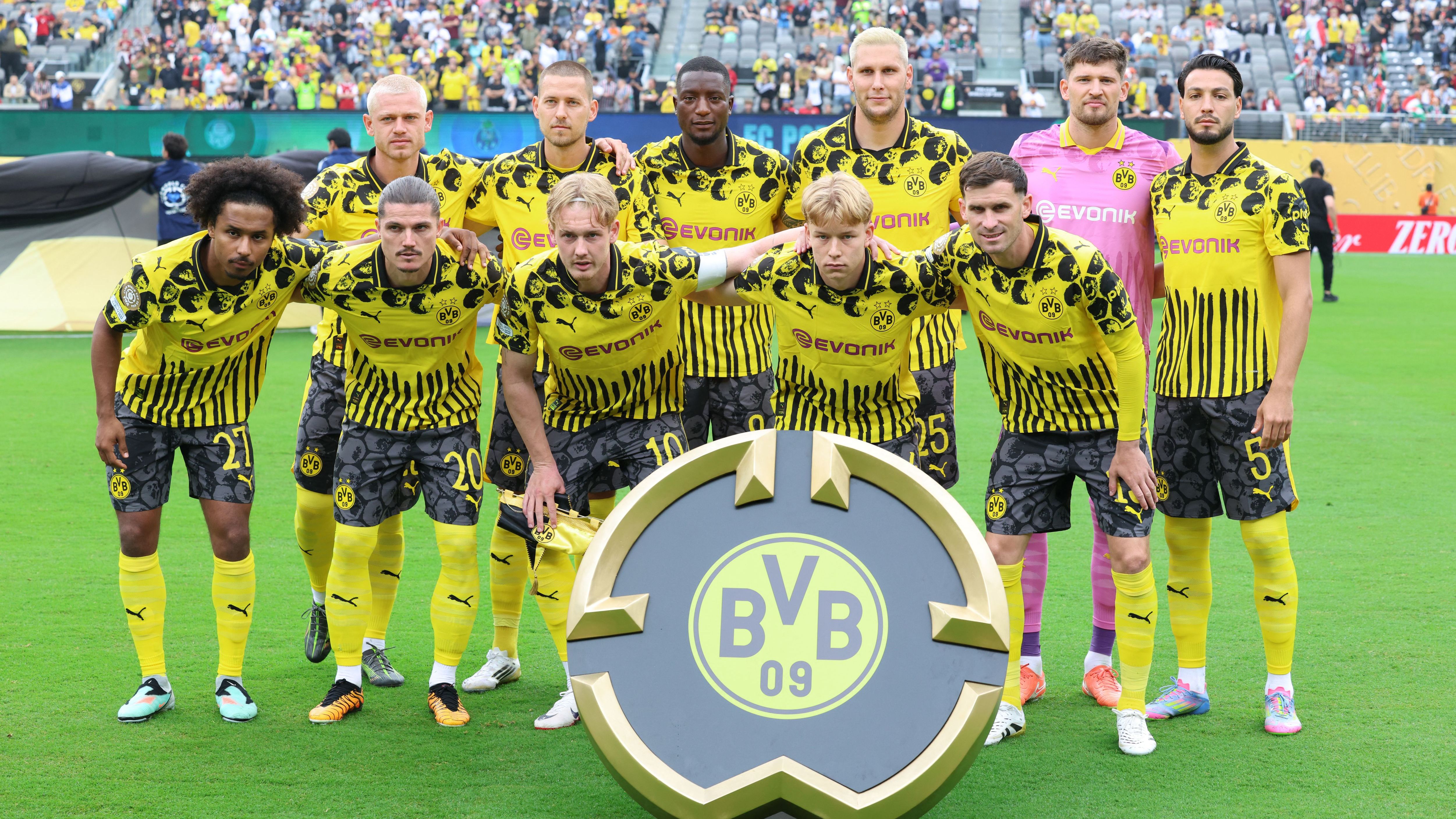 'You can feel the turf beneath it' - Borussia Dortmund's Gregor Kobel and Pascal Gross join Palmeiras' Estevao in complaints of MetLife Stadium's playing surface at Club World Cup