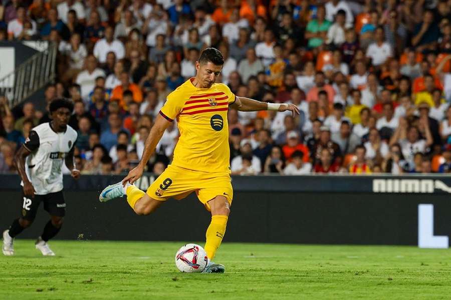 Saudi Pro League plans move to sign Barcelona star Lewandowski