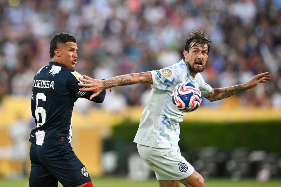 Inter Milan defender Acerbi warns fan: I'm crazy, I'll beat the s*** out of you