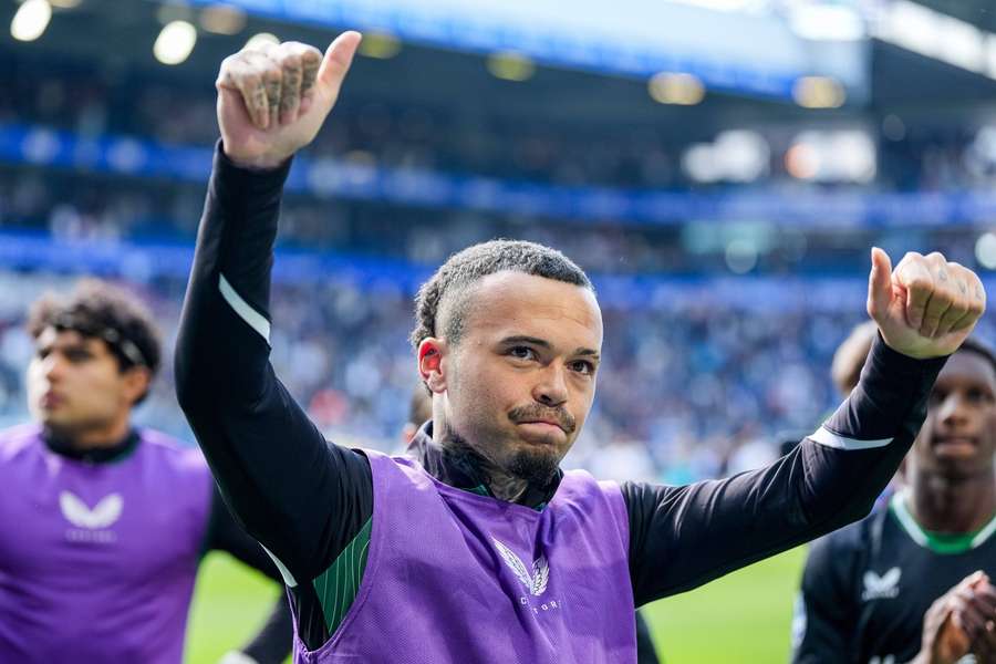 Feyenoord accept Premier League bid for left-back Hartman