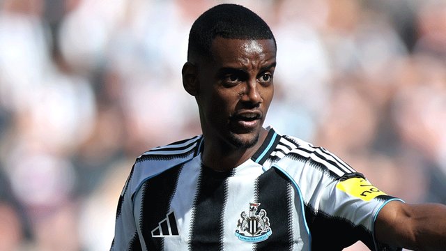 Payday for Alexander Isak! Newcastle to smash wage structure to make Arsenal and Liverpool target their highest-paid player ever