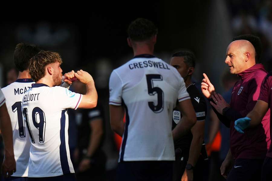 Carsley praises 'outstanding' Elliott ahead of U21 final