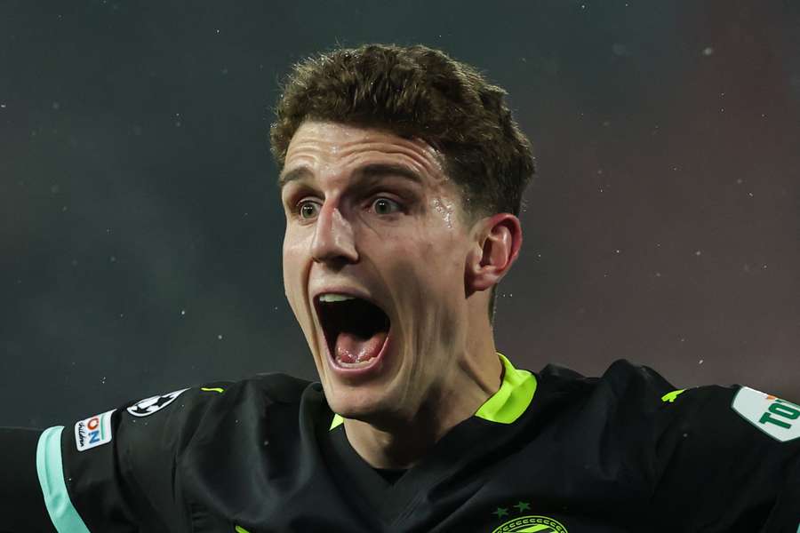 Guus Til signs two-year contract extension at Eredivisie champions PSV