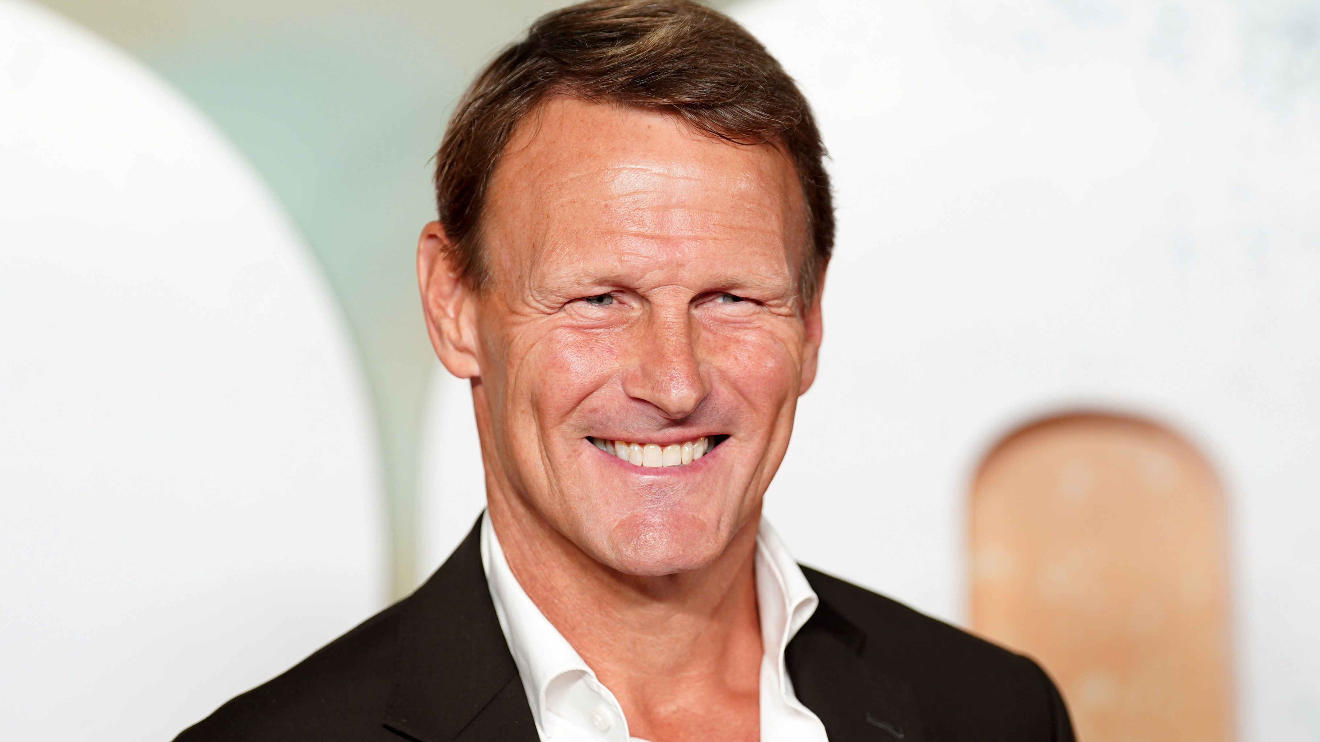 Bruno Fernandes' 'mistake'? Man Utd legend heaps praise on Red Devils captain for staying at 'big club' instead of taking £100m Saudi Arabia offer