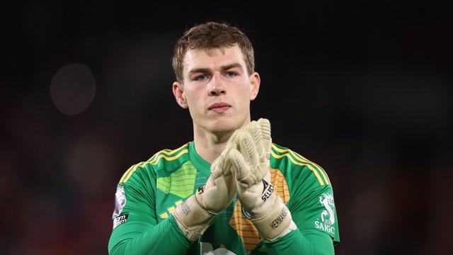 Chelsea eyeing ANOTHER goalkeeper?! Blues ready to rival West Ham for Leicester stopper after Foxes relegation and Kepa's exit