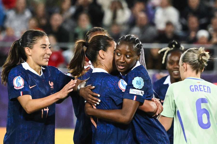 France overcome Wales at Women's Euros to put one foot in next round