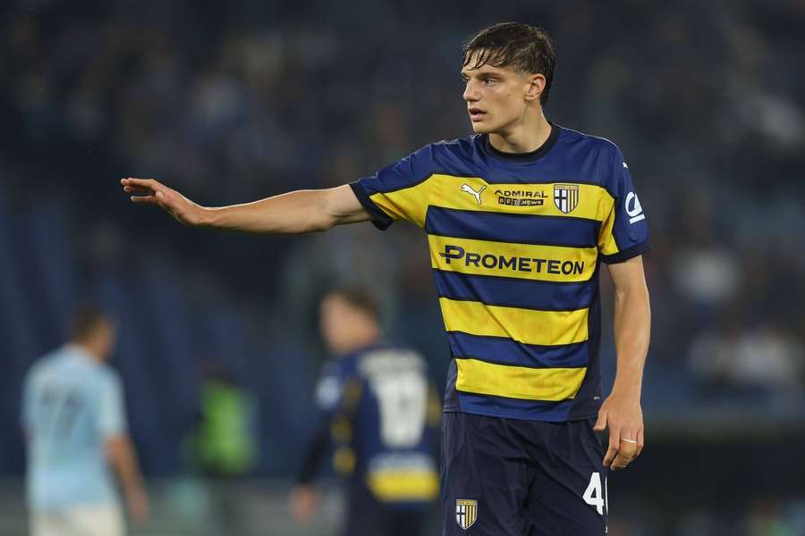 Tottenham and Liverpool to enter transfer race for Parma defender Leoni