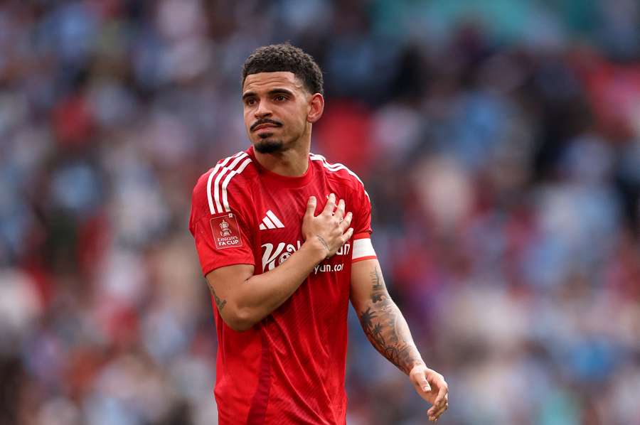 Tottenham set to sign England’s Gibbs-White from Forest