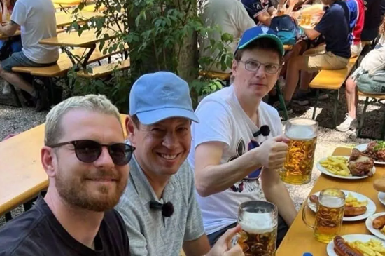 Premier League cult hero who cost Liverpool title looks unrecognisable swigging pints