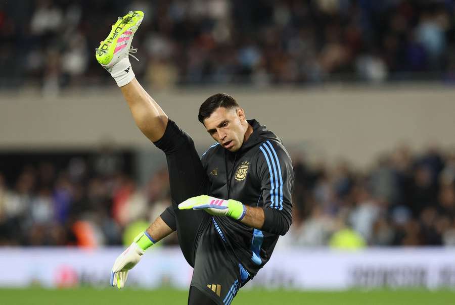 Man Utd open talks with Aston Villa for Martinez after Onana injury