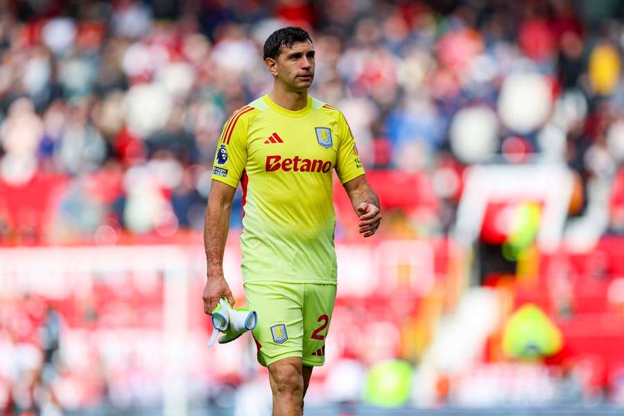 Man Utd Close In on Emi Martinez Deal After Aston Villa Release Clause Revelation