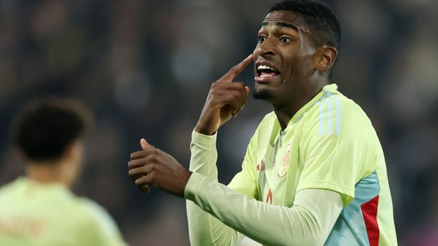 Arsenal appear to accidentally confirm Cristhian Mosquera transfer after releasing image of Valencia defender being interviewed by media team