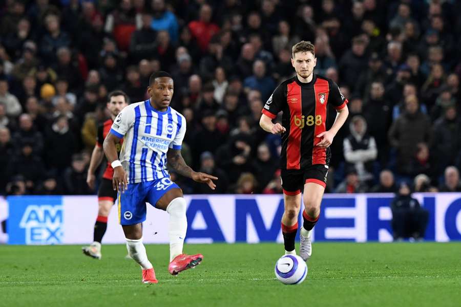 AC Milan table first bid for Man Utd target Estupinan