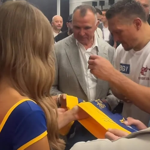 KNOCKOUT Stunning ring girls get hot pants signed by undisputed champ as they share behind scenes footage from Usyk vs Dubois