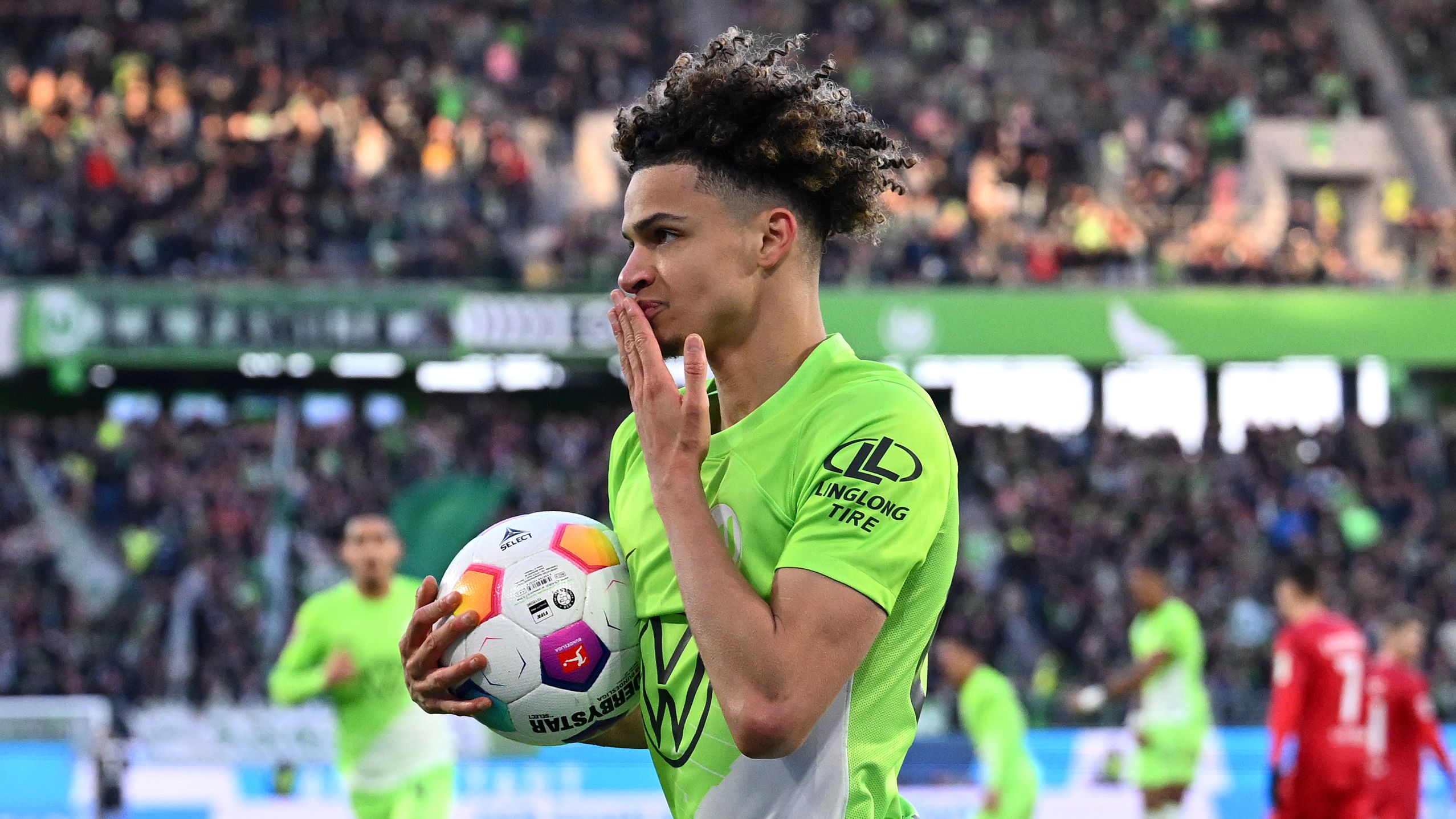 'He's one-dimensional' - ESPN's Derek Rae on Gio Reyna's flawed fit at Dortmund, says of 22-year-old USMNT midfielder, 'how good is he going to be, nobody really knows'