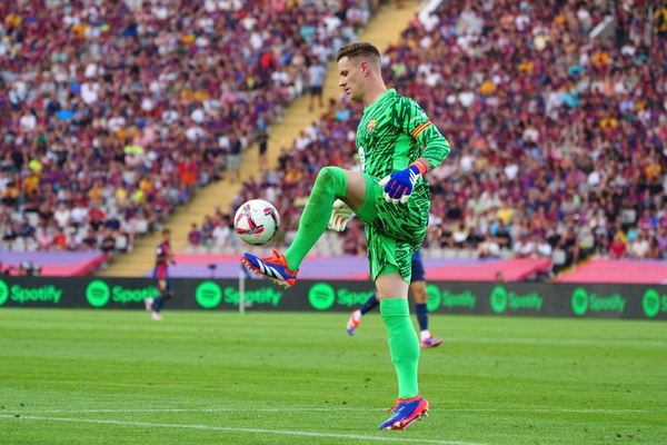 Barcelona to hold Ter Stegen crisis talks over 'injury document row'