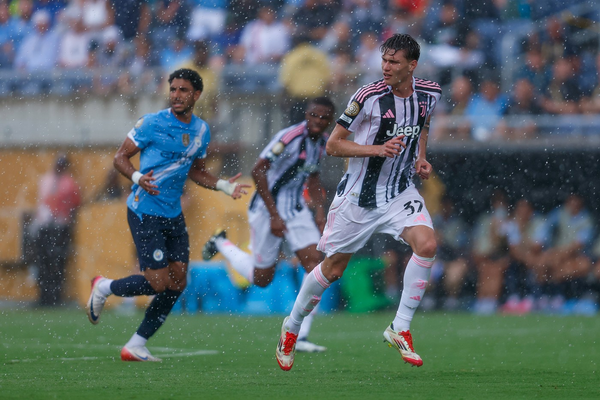 Newcastle, Man City in contact with Juventus defender Savona