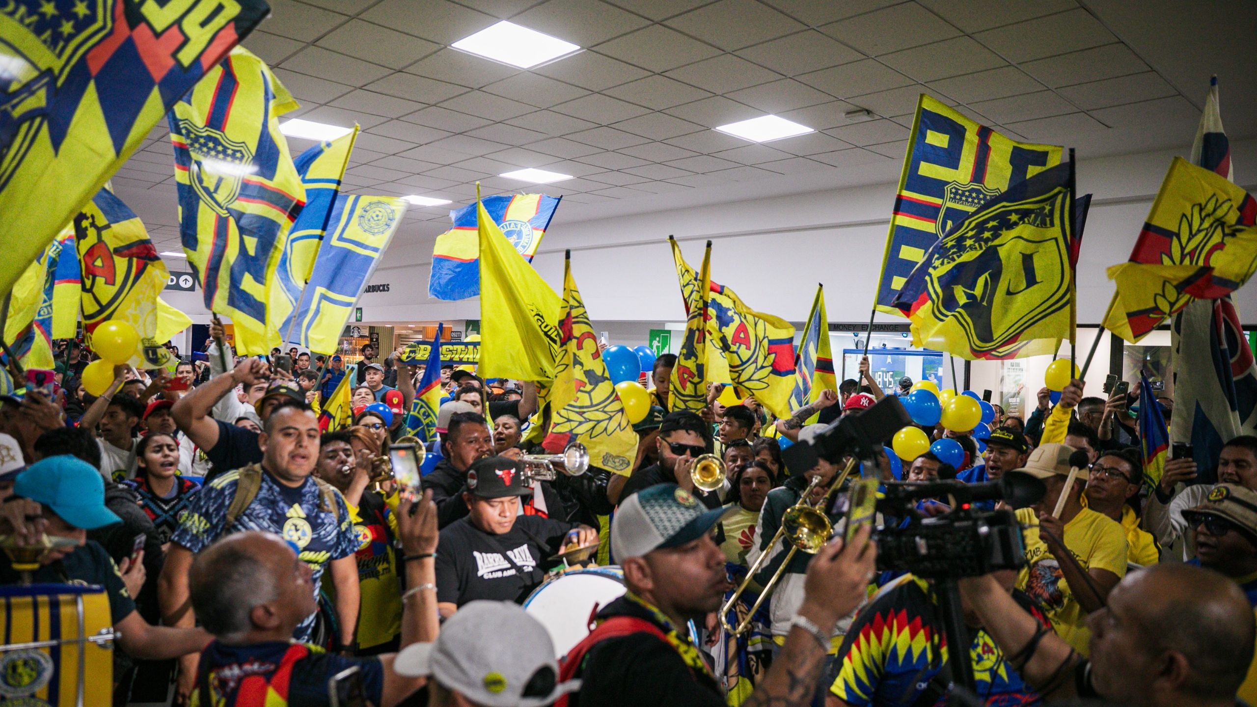 'Happy to be here, thank you for the welcome' - Allan Saint-Maximin greeted by 200 fans on arrival in Mexico ahead of Club América move