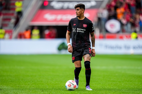 Chelsea focus on Bayer Leverkusen defender Hincapie