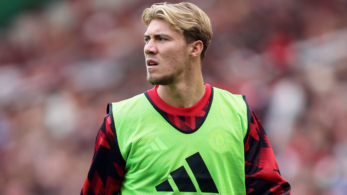 Rasmus Hojlund to stay in the Premier League?! Fulham considering shock move for Man Utd outcast amid ongoing AC Milan talks