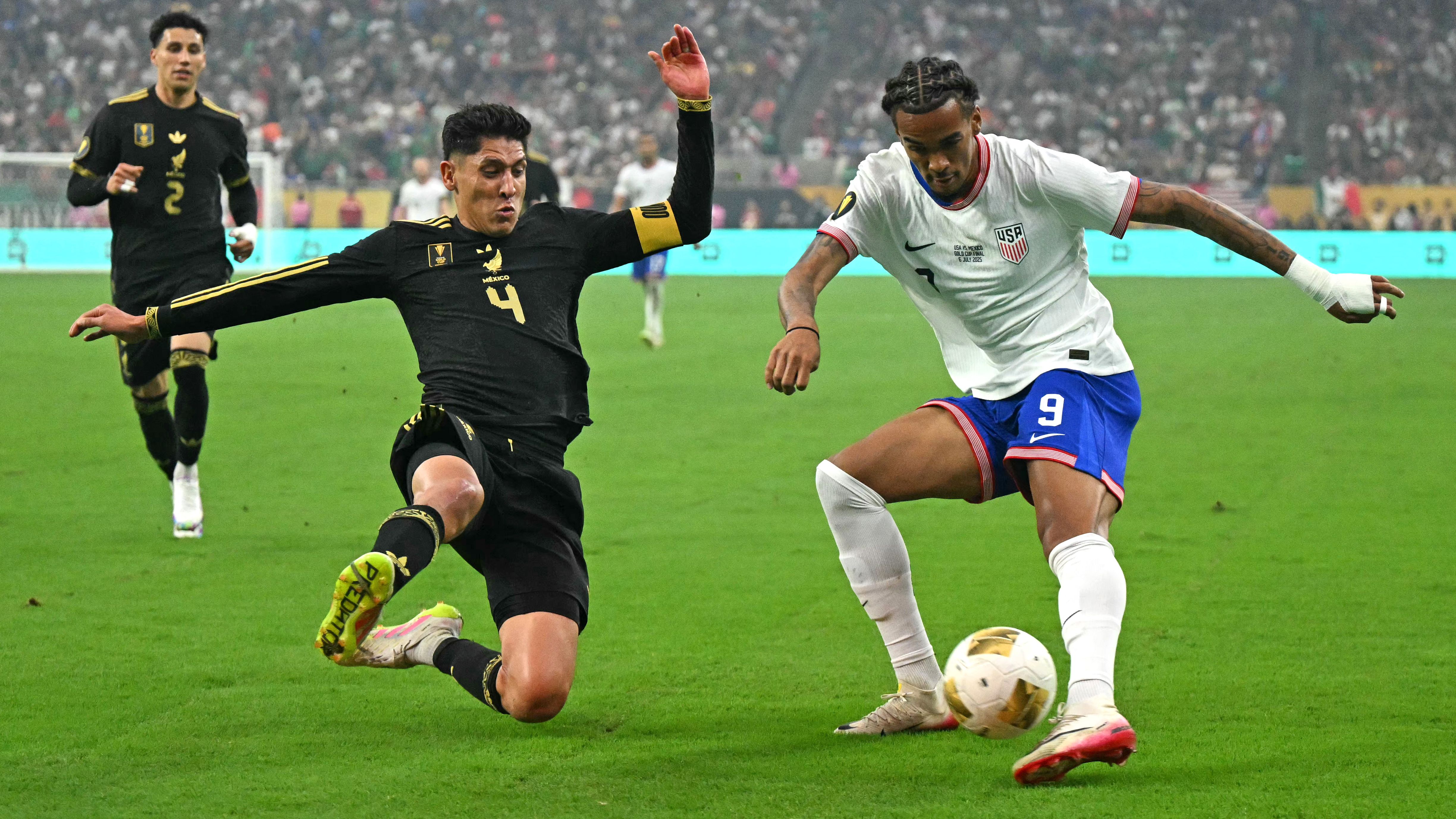 Edson Alvarez reportedly set to leave West Ham before transfer window closes