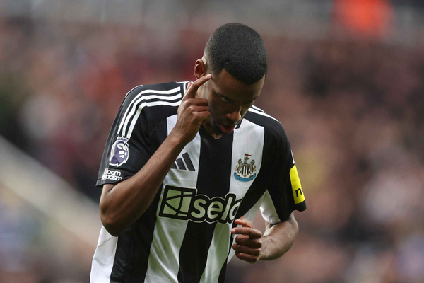 Newcastle brace for Isak exit while hunting for replacement