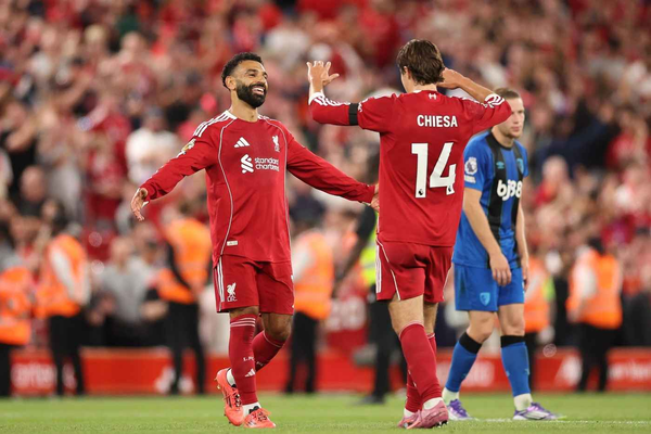 Premier League: Title contenders impress in wide-open race