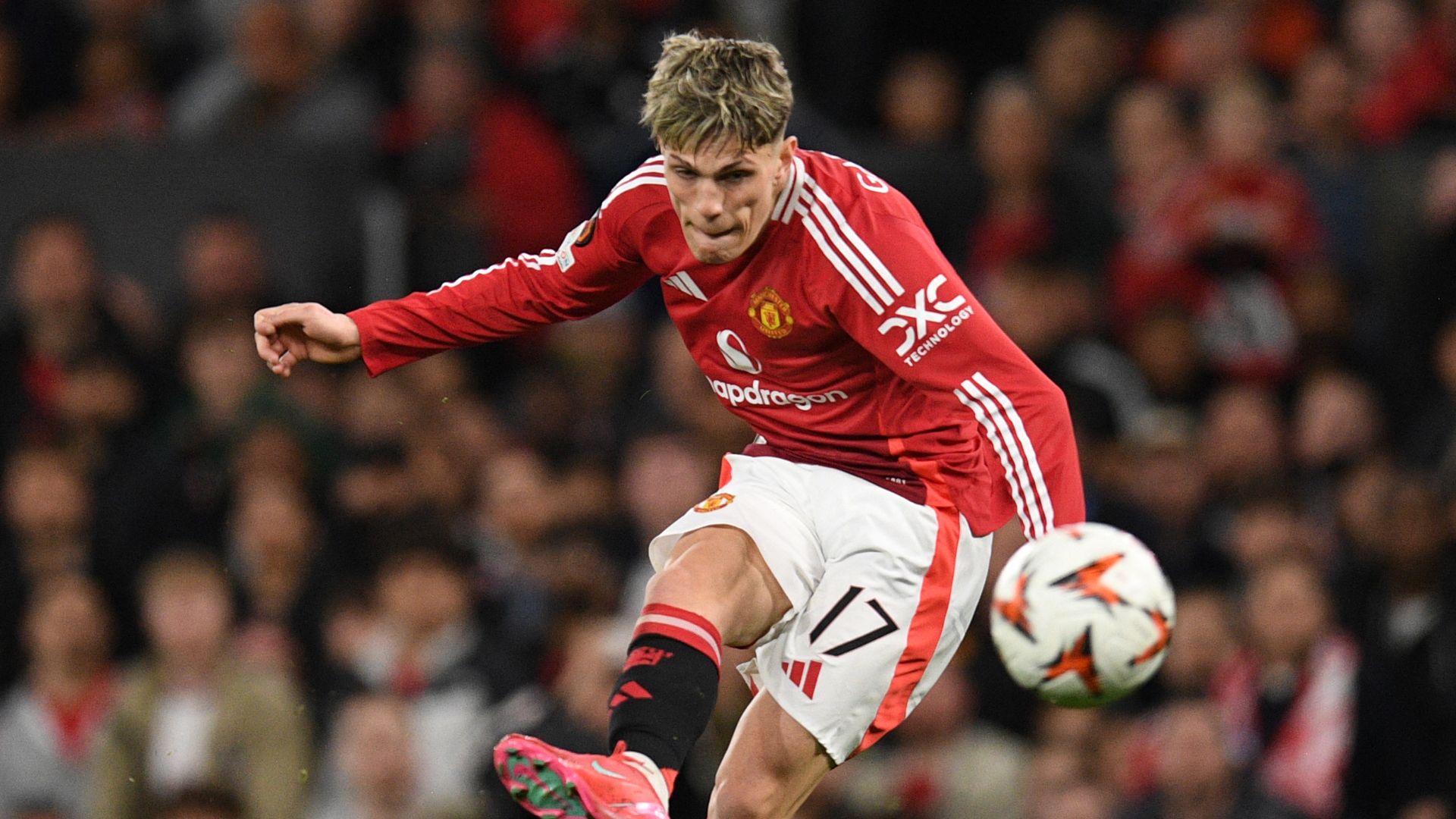 Bayern Munich to snatch Alejandro Garnacho?! Bundesliga giants attempt to hijack Chelsea transfer as Blues advance in talks with Man Utd