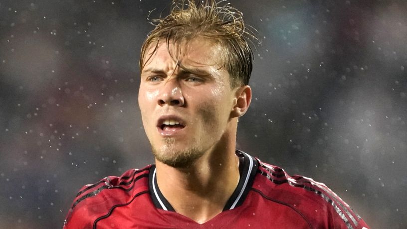 Napoli make Rasmus Hojlund move! Serie A club open talks to land Denmark international as Man Utd aim to sell striker before summer deadline