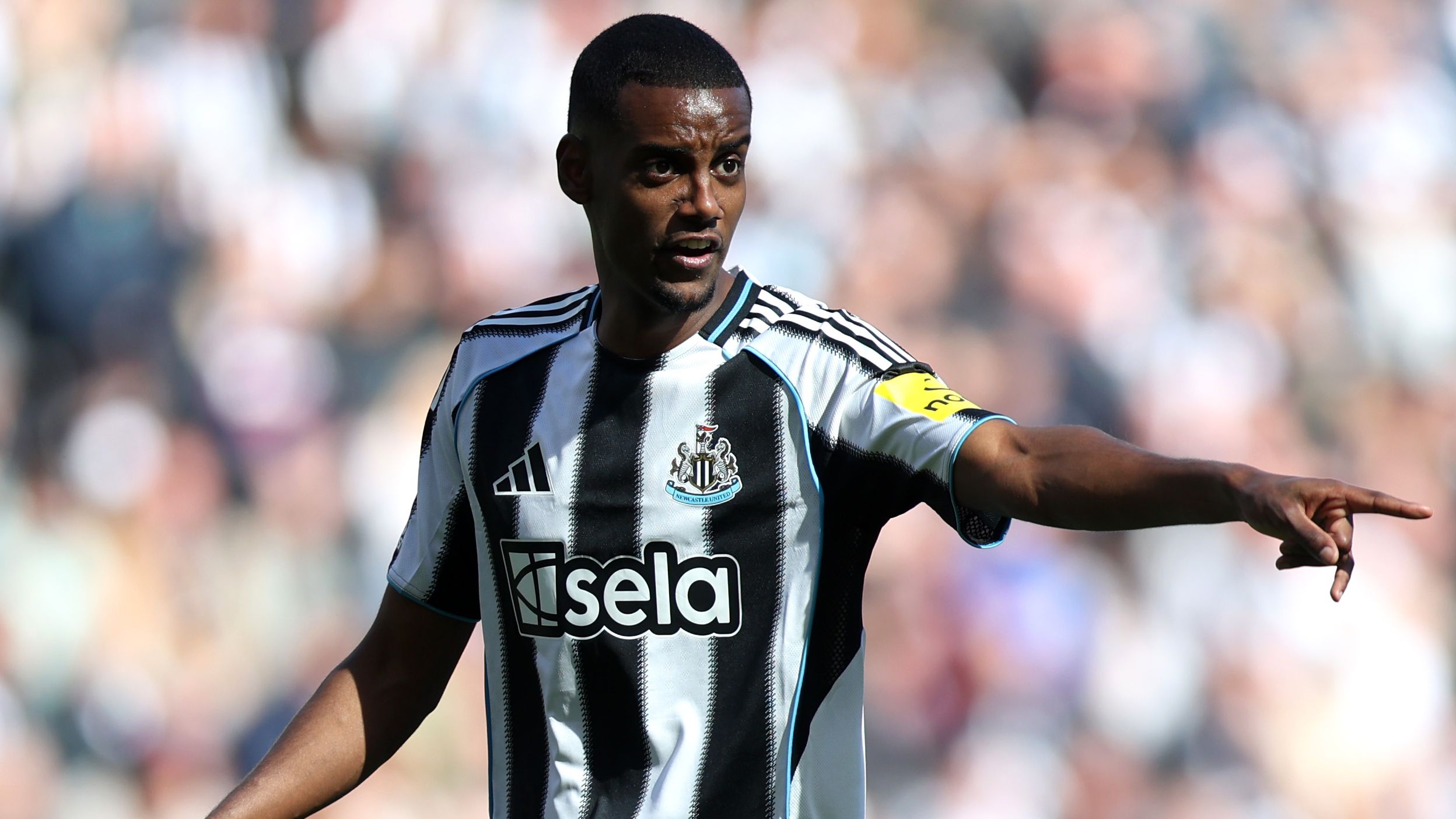 'I understand you have to ask' - Arne Slot responds to Alexander Isak transfer question as Liverpool prepare for fiery Newcastle clash at St James' Park